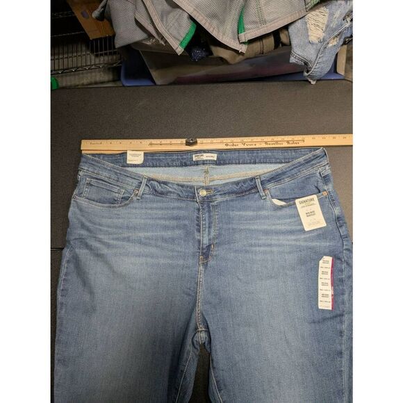 NWT Levi’s Mid Rise Classic Bootcut Jeans Blue Medium Wash Stretch Denim Women's - Picture 6 of 7